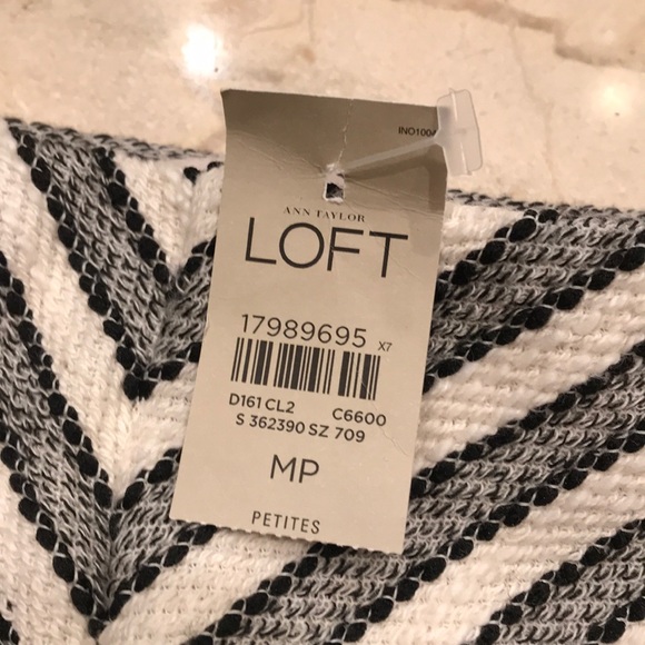 Ann Taylor LOFT TEXTURED SKIRT - Picture 2 of 5